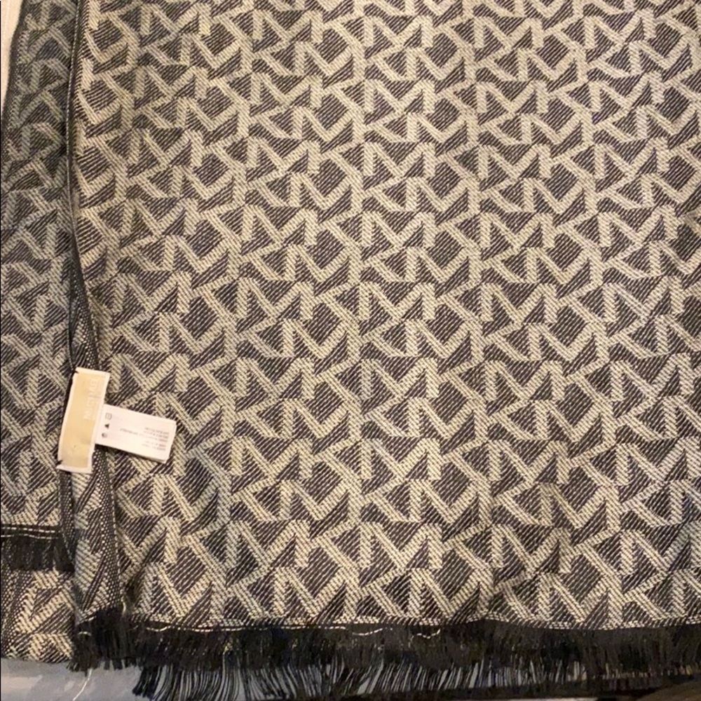 Large Michael Kors scarf